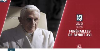 De tolken van Colingua vertalen de begrafenis van Benedictus XVI